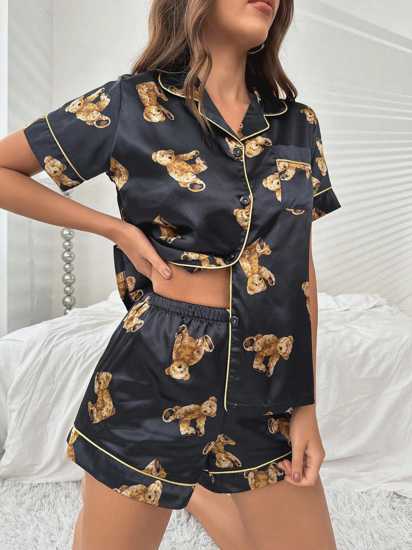 CoupledUp Conjunto de Pijama com Estampa de Urso e Vivo em Contraste em Cetim