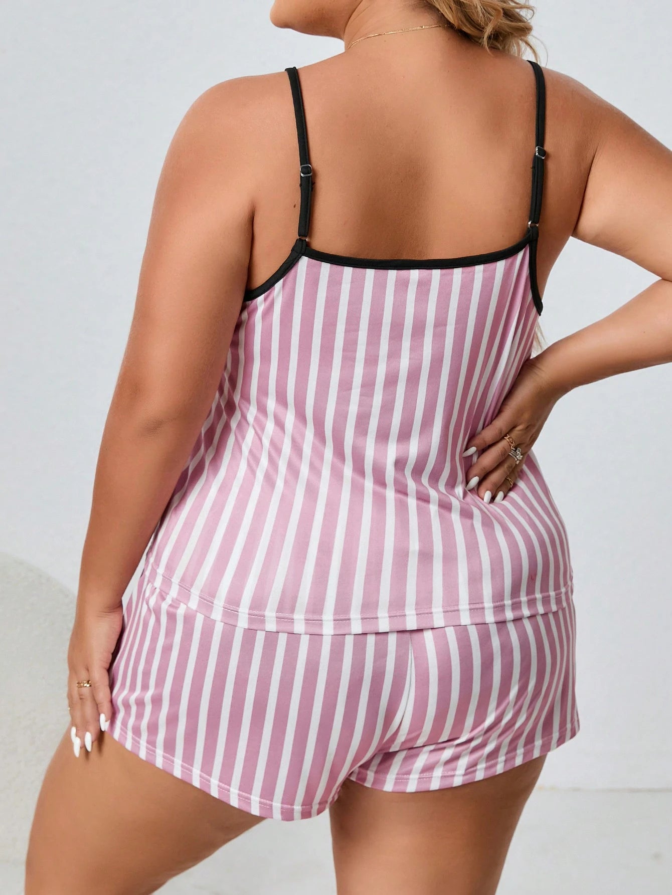 Conjunto de Pijama com Estampa de Listra e Acabamento em Contraste