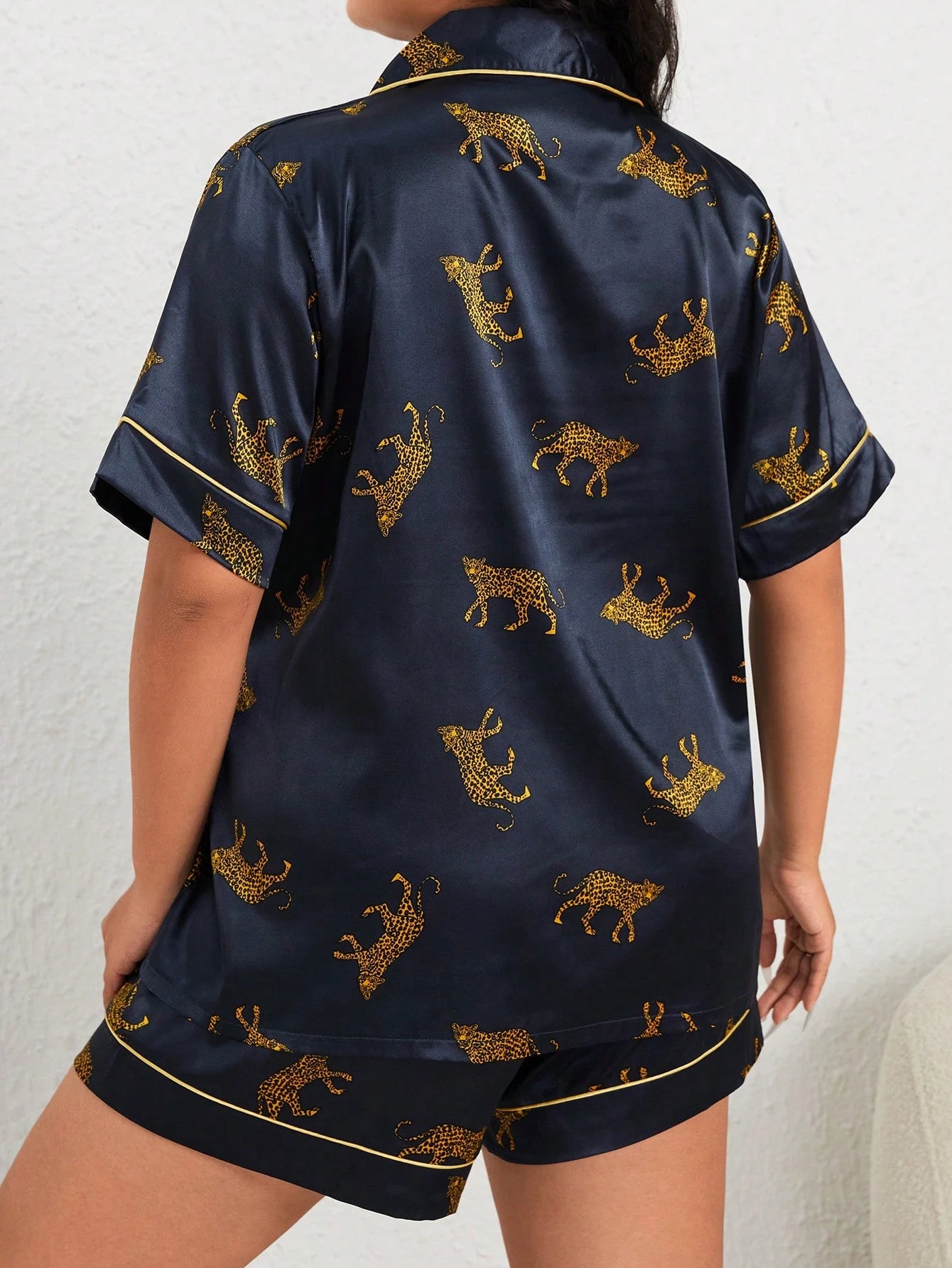 LuxeNights Conjunto de Pijama/Pijama em Cetim com Estampa Animal e Pesponto em Contraste