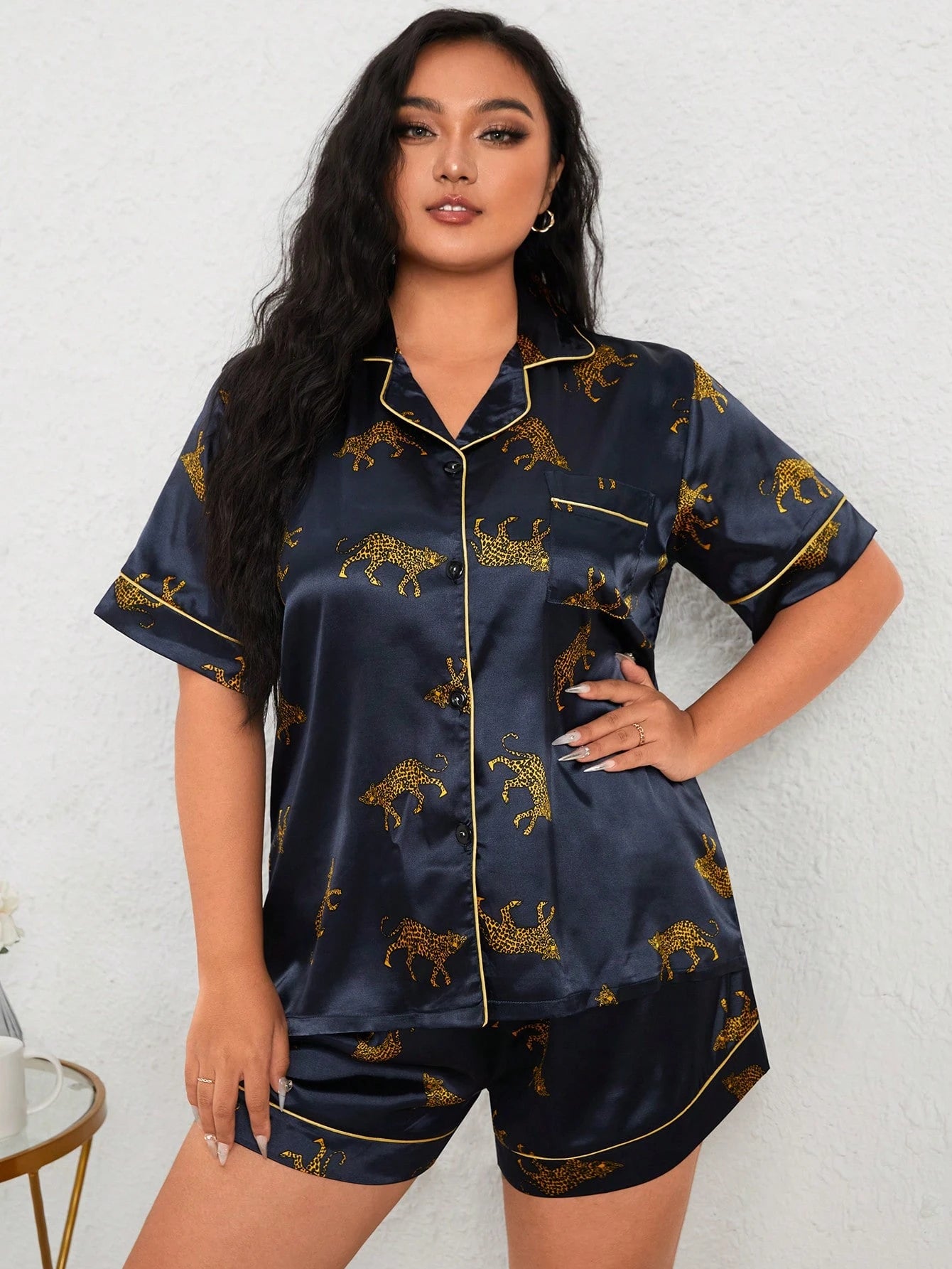 LuxeNights Conjunto de Pijama/Pijama em Cetim com Estampa Animal e Pesponto em Contraste
