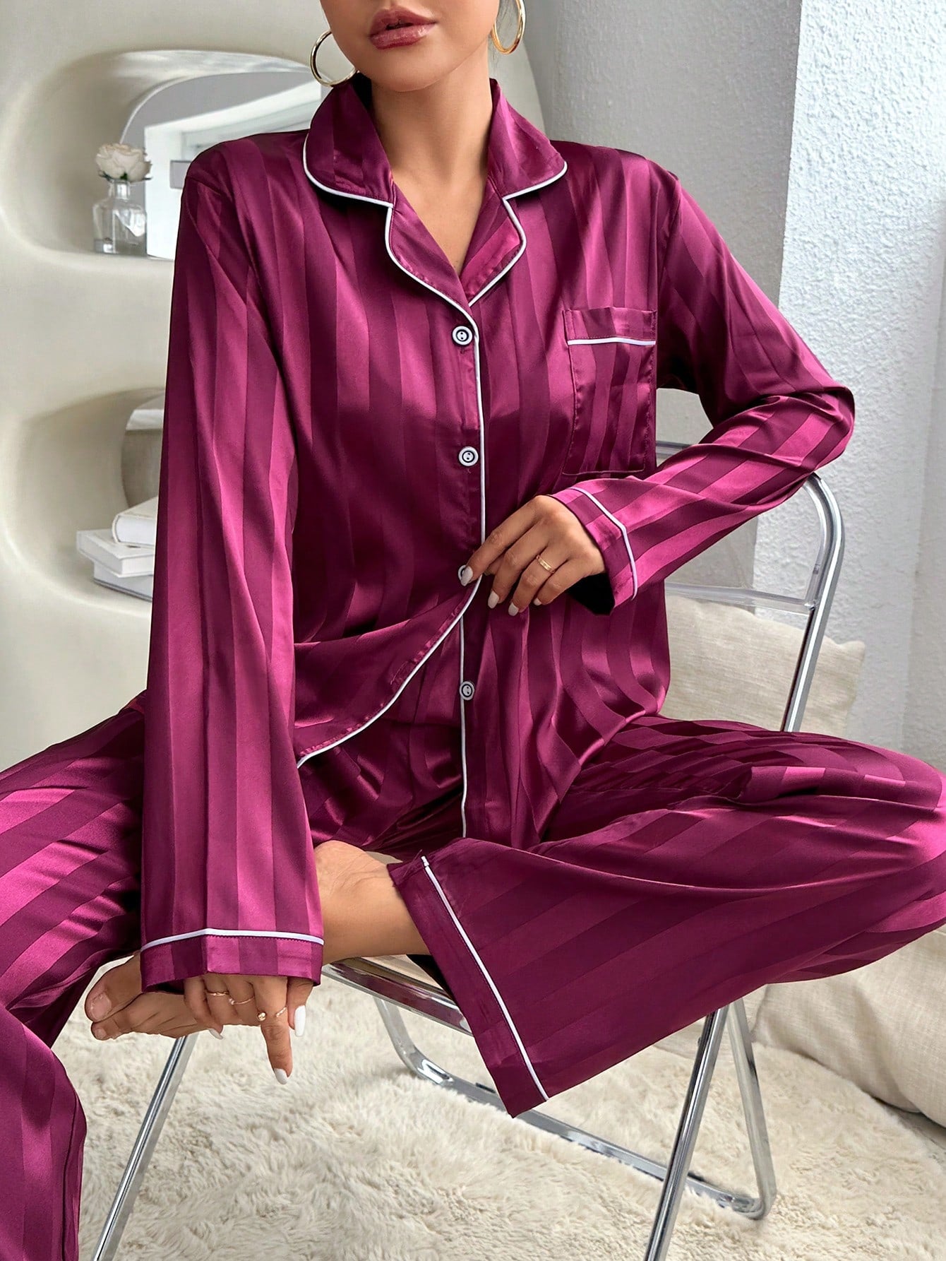 SHEIN Conjunto de pijama de cetim com acabamento em contraste