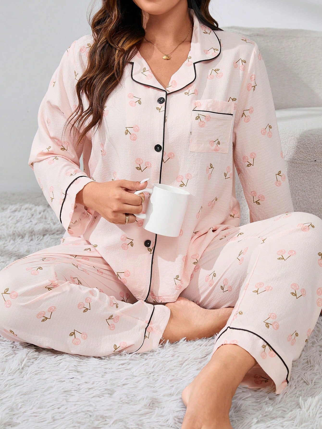 Conjunto de Pijama com Estampa Floral e Ribana de Contraste