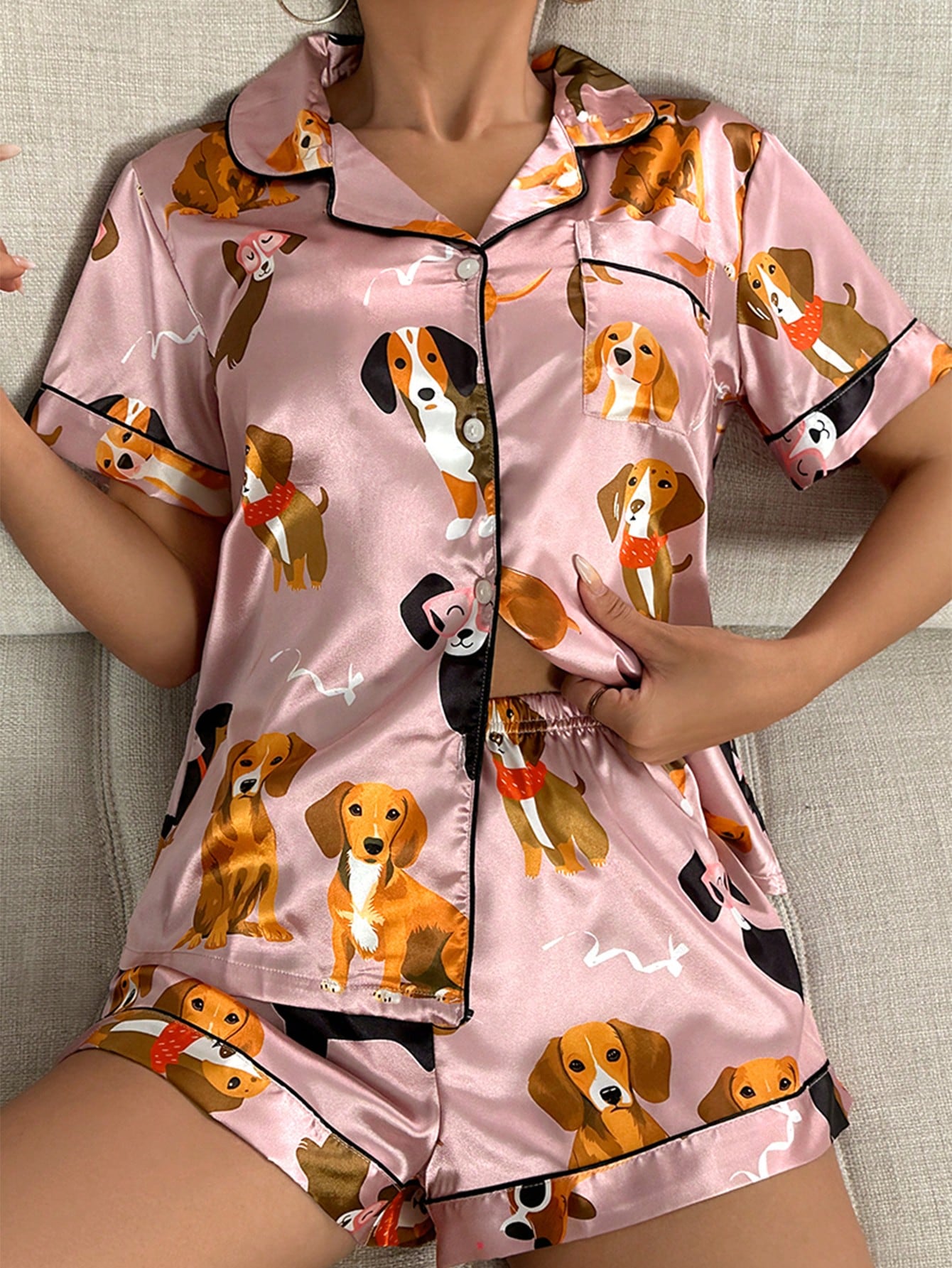 Conjunto de Pijama / Pijama de Cetim com Filete de Contraste Gráfico de Desenho Animado