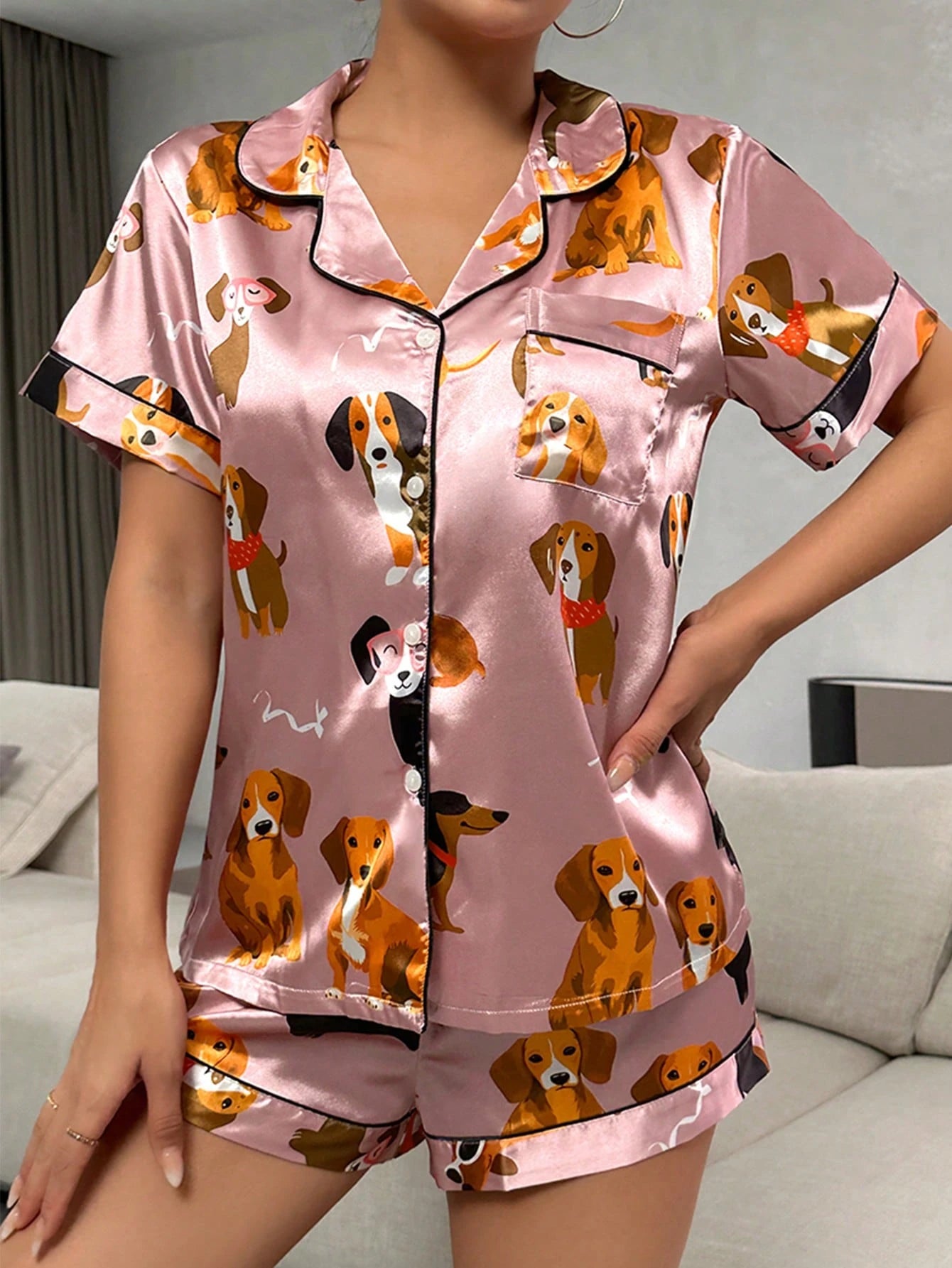 Conjunto de Pijama / Pijama de Cetim com Filete de Contraste Gráfico de Desenho Animado