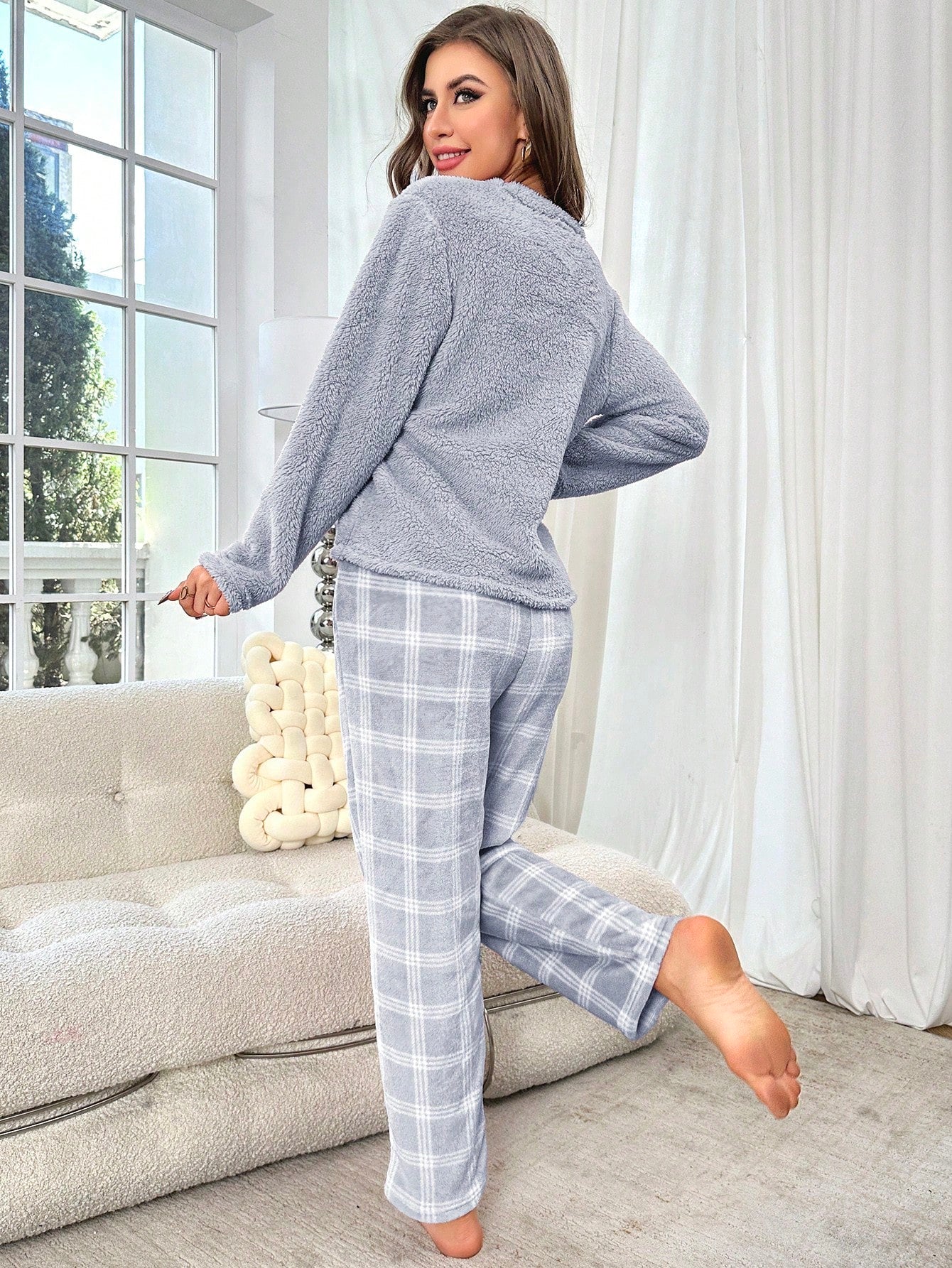 Conjunto de Pijama com Top de Manga Longa Sólida Aveludada e Calça Xadrez