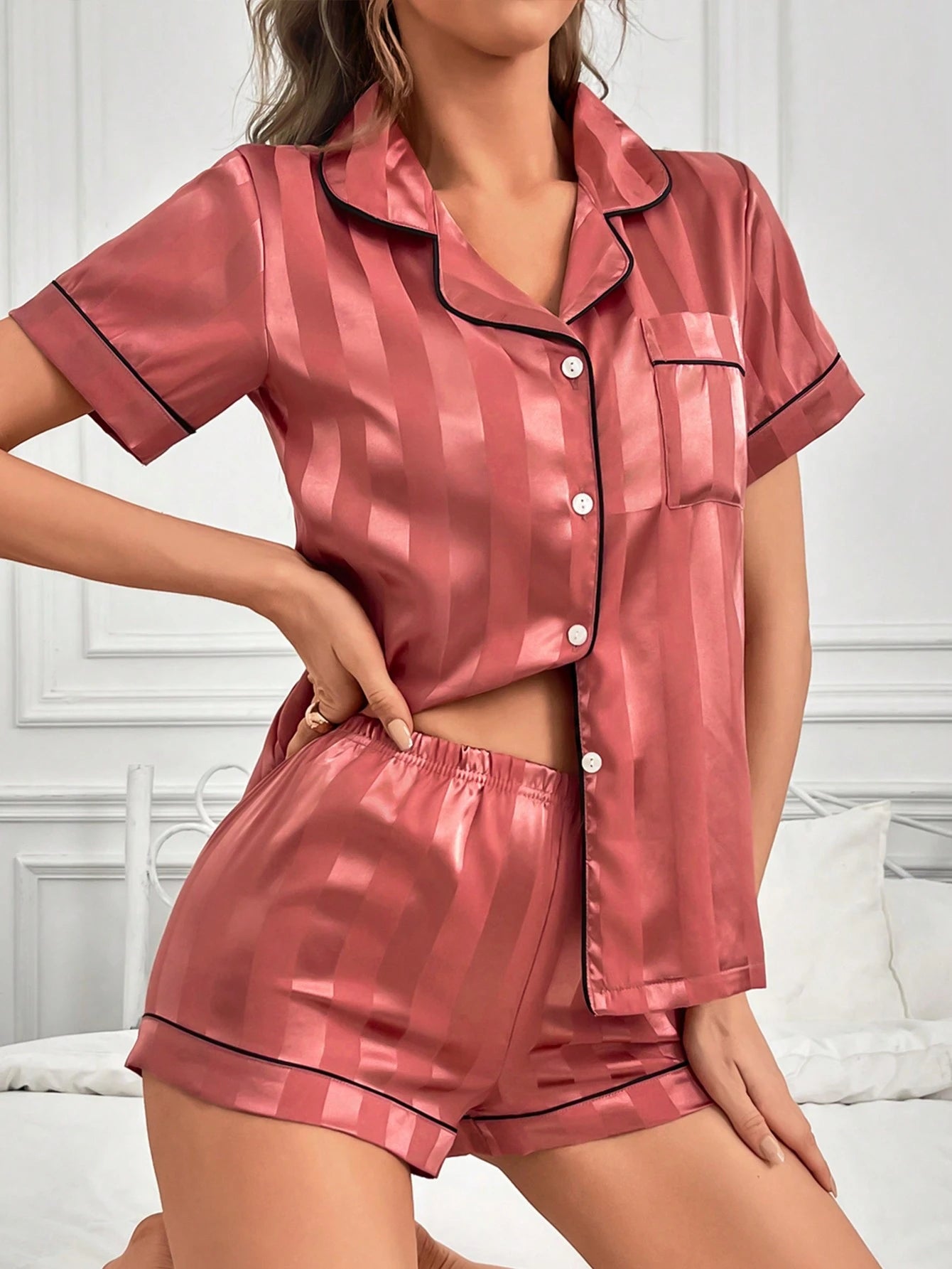 Conjunto De Pijama Feminino Com Gola De Lapela, Manga Curta E Shorts
