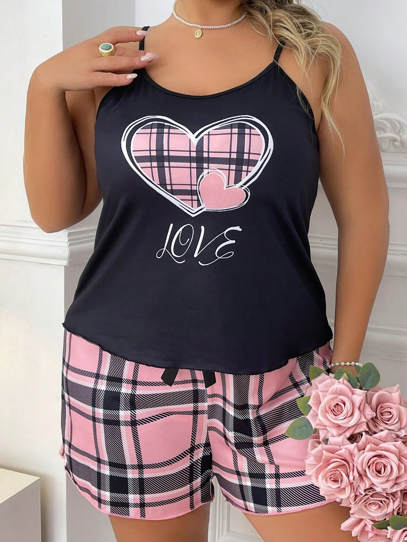 Conjunto de Pijama com Regata e Shorts com Estampa de Xadrez e Coração