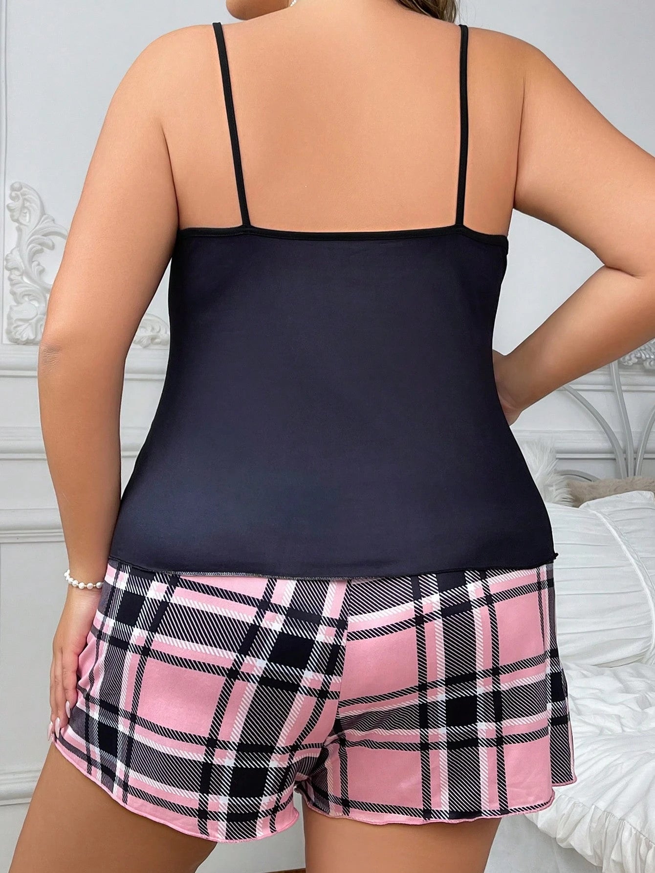 Conjunto de Pijama com Regata e Shorts com Estampa de Xadrez e Coração