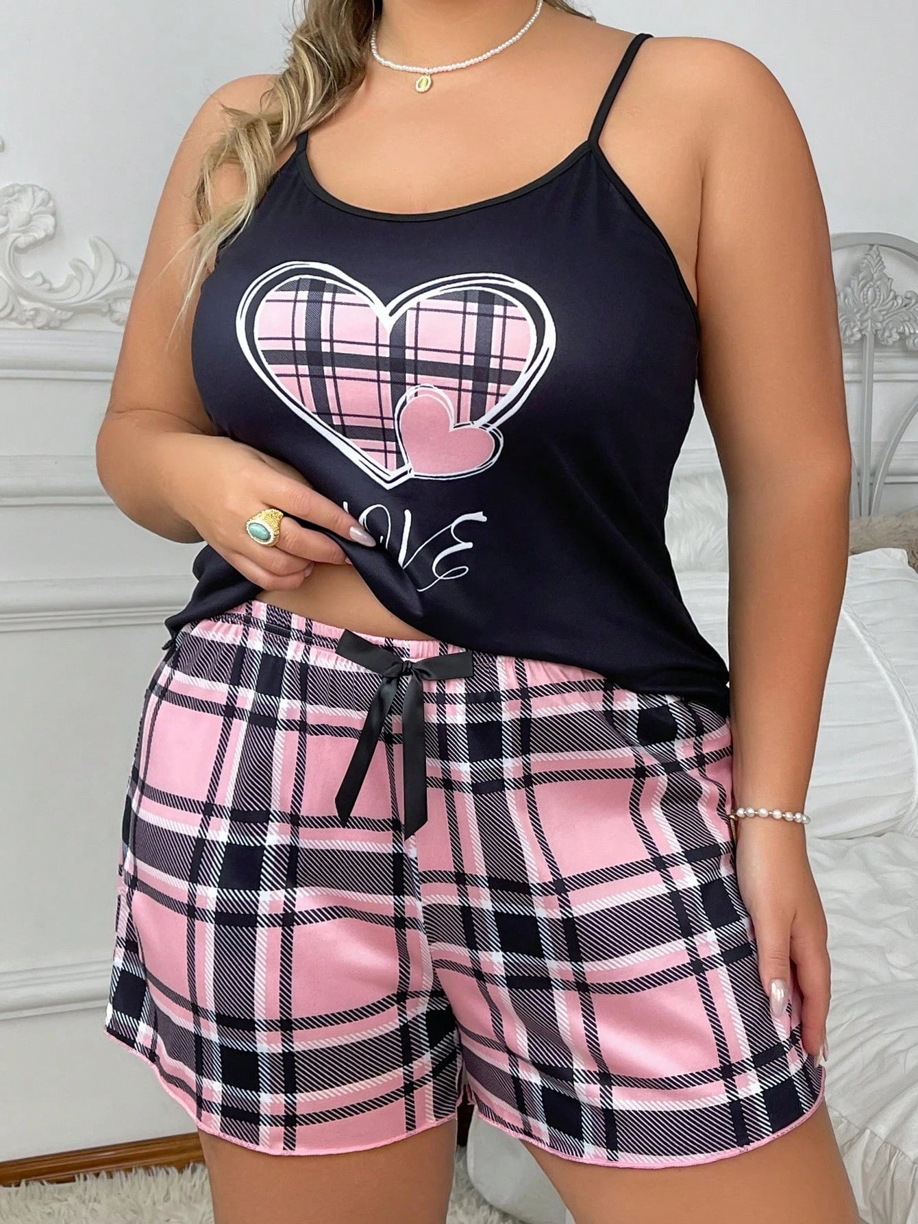 Conjunto de Pijama com Regata e Shorts com Estampa de Xadrez e Coração