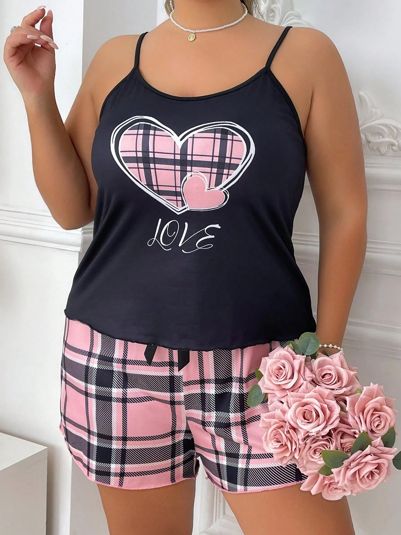 Conjunto de Pijama com Regata e Shorts com Estampa de Xadrez e Coração