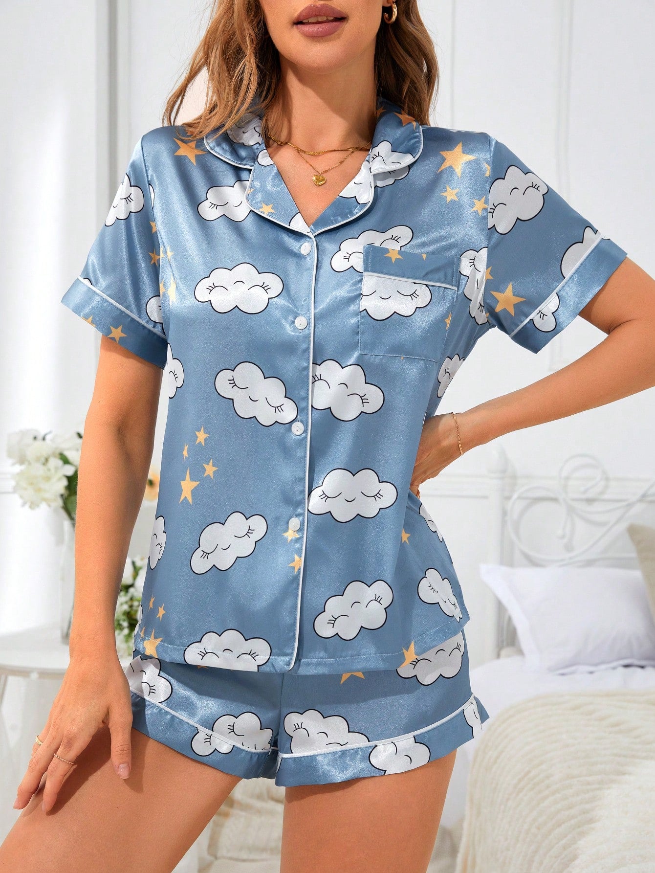 Conjunto de pijama feminino de verão com shorts de manga curta e estampa de nuvem e estrela
