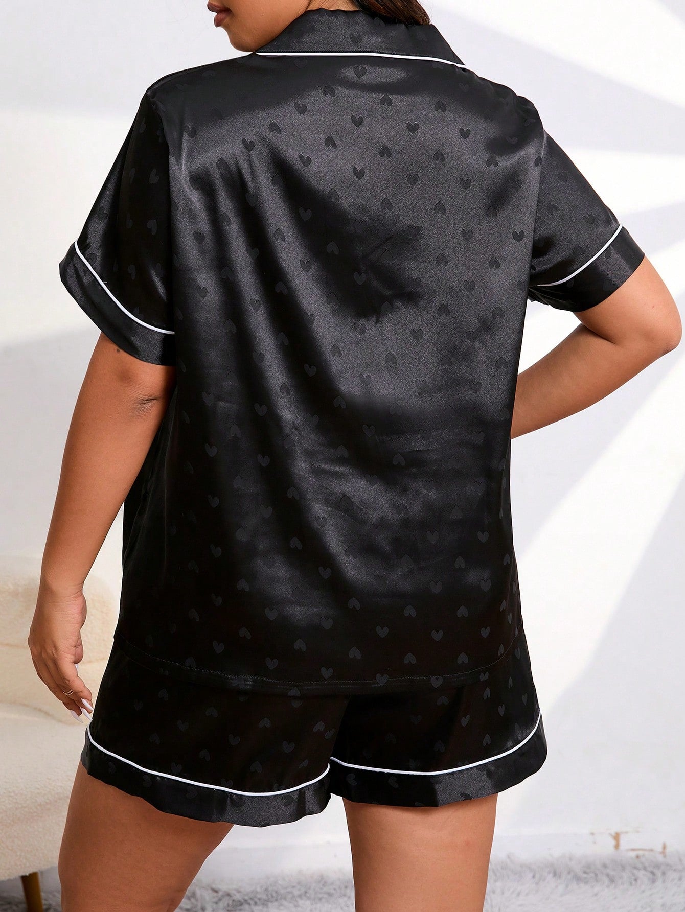 Conjunto de Pijama de Cetim Plus Size, Top de Manga Curta Rosa e Shorts com Jacquard de Coração, Colarinho Aberto