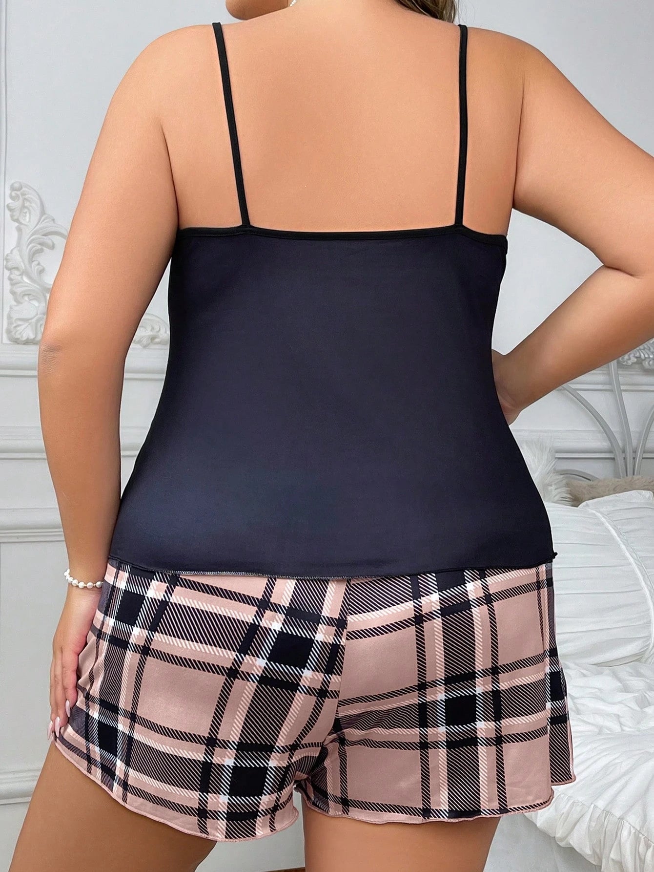Conjunto de Pijama com Regata e Shorts com Estampa de Xadrez e Coração