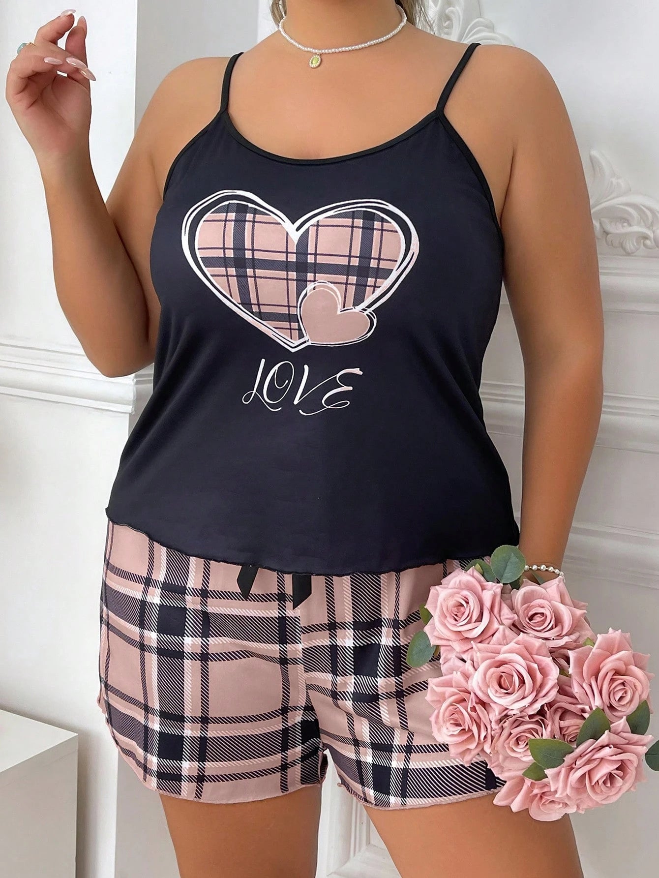 Conjunto de Pijama com Regata e Shorts com Estampa de Xadrez e Coração
