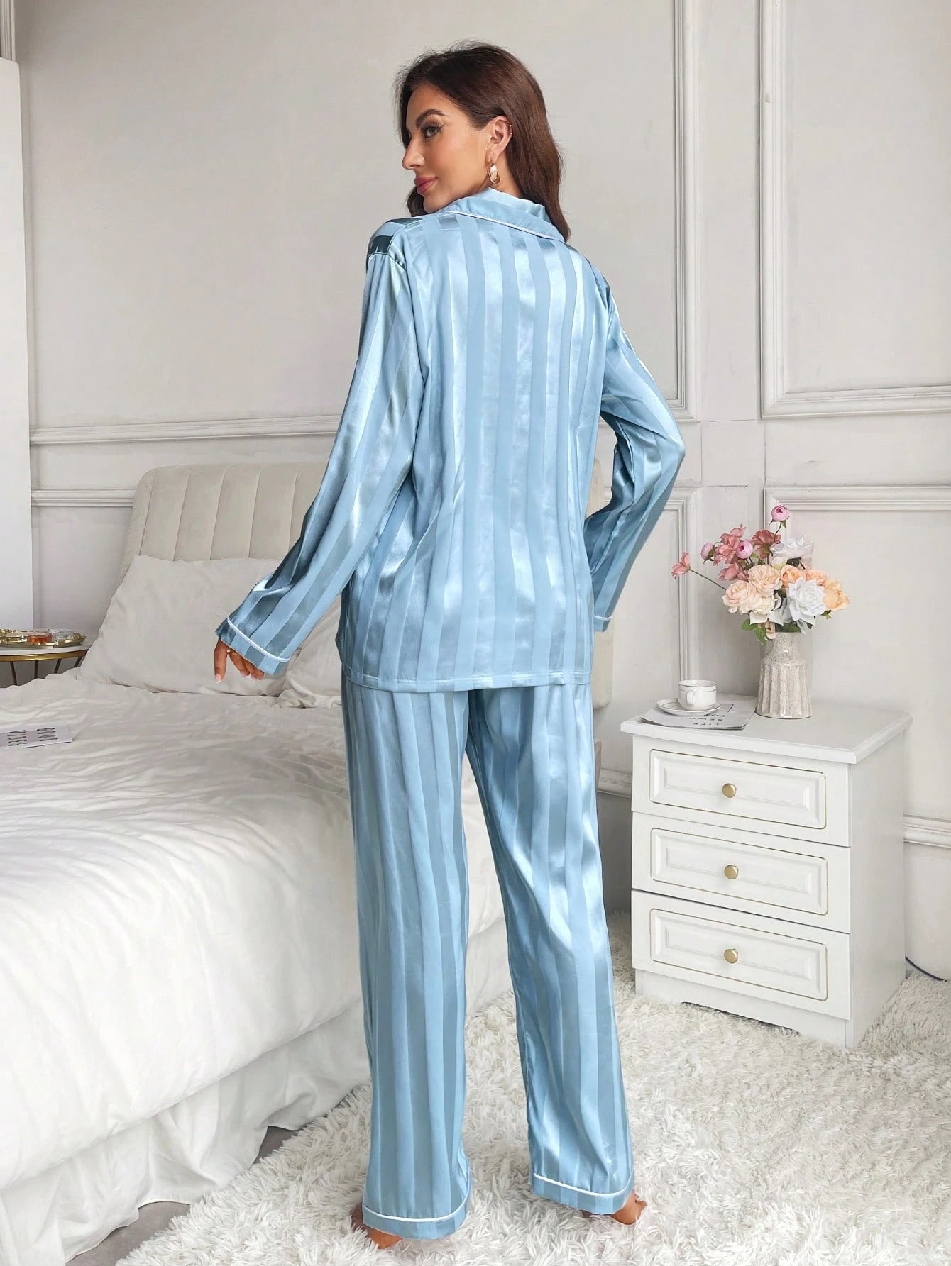 SHEIN Conjunto de pijama de cetim com acabamento em contraste