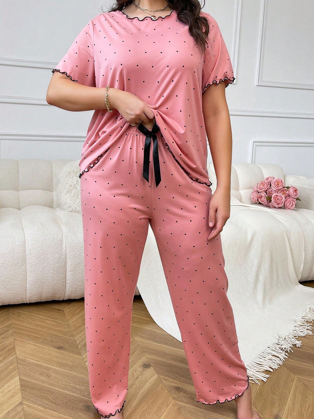 Conjunto de pijama com estampa de bolinhas, bainha de alface e laço, para mulheres em Plus Size