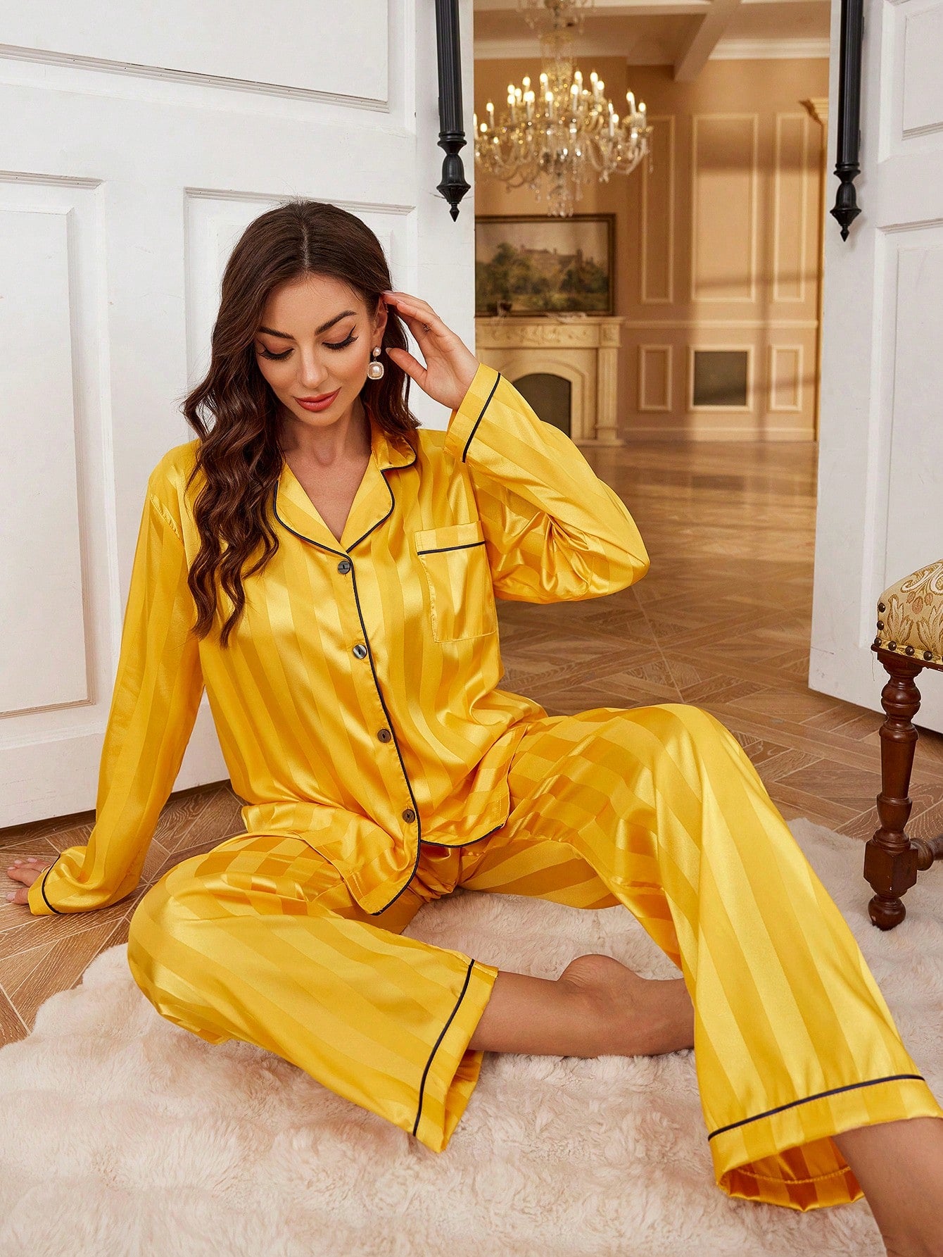 SHEIN Conjunto de pijama de cetim com acabamento em contraste