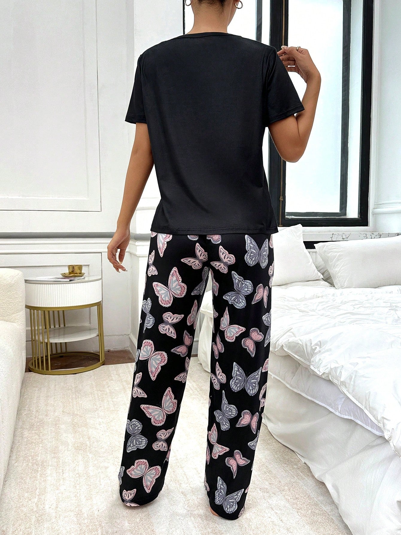 Conjunto de Pijama com Estampa de Borboleta de Manga Curta e Calça Longa Fashionable para Mulheres