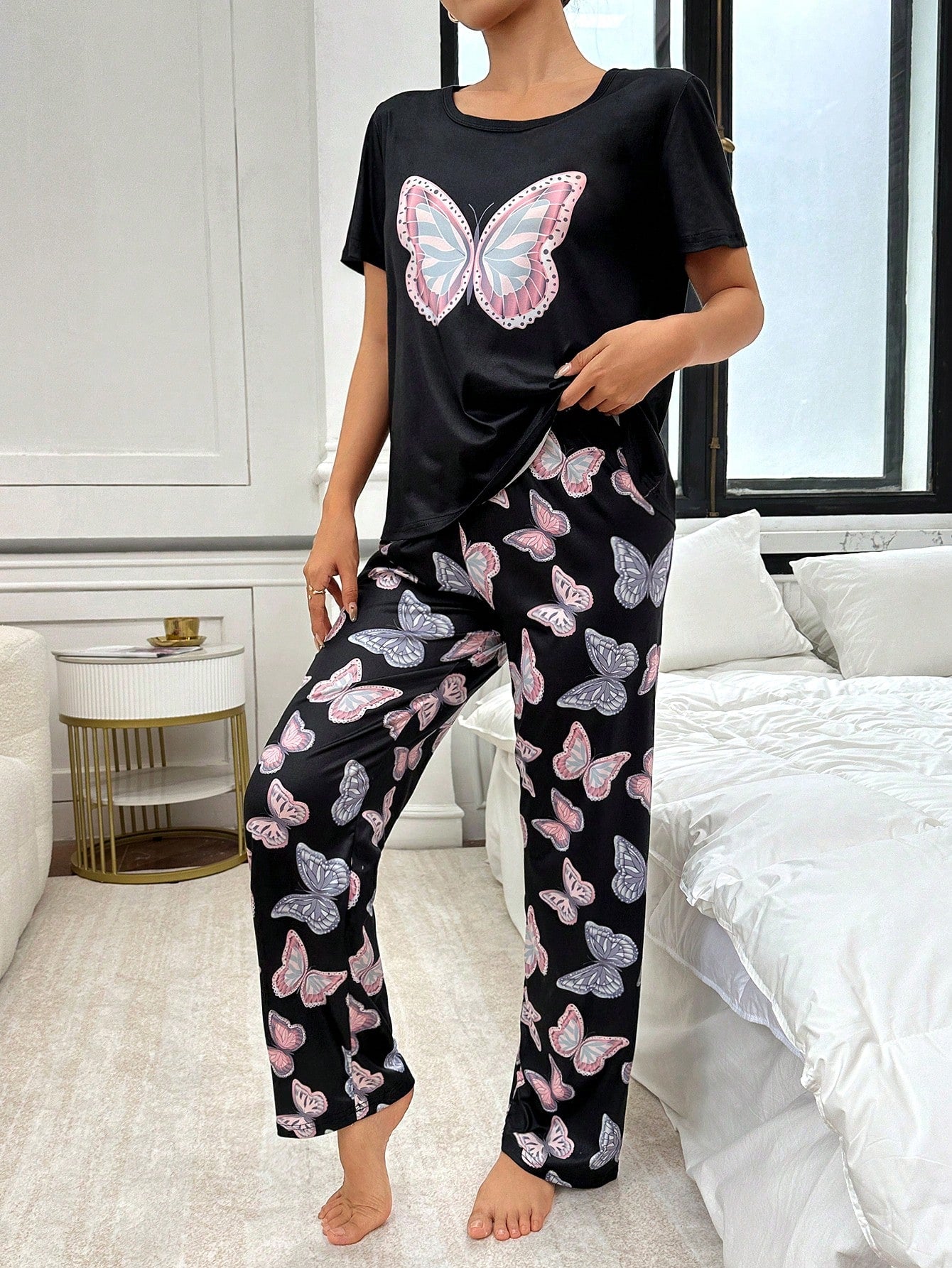 Conjunto de Pijama com Estampa de Borboleta de Manga Curta e Calça Longa Fashionable para Mulheres