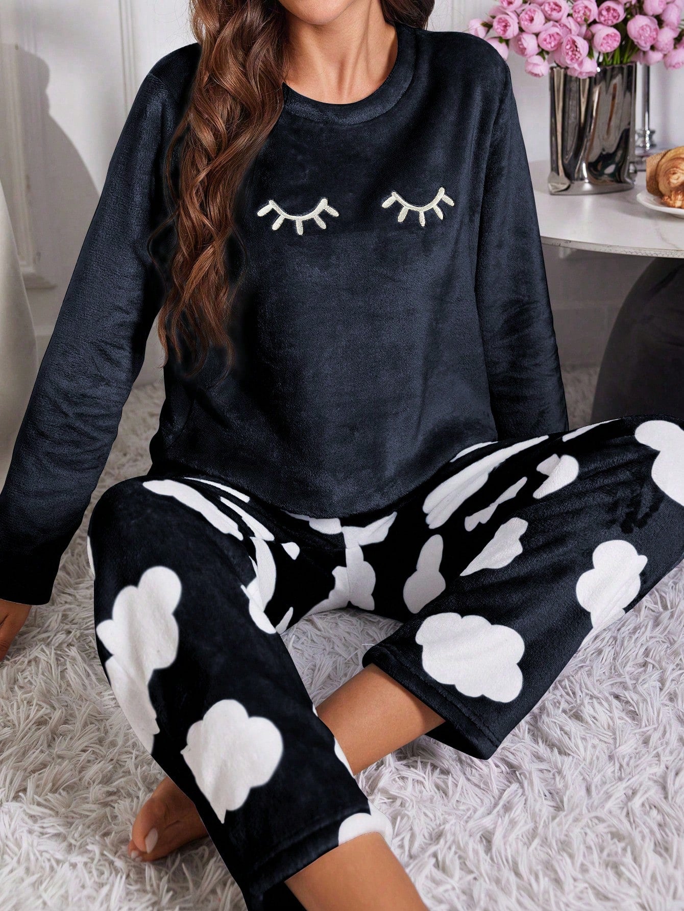 Conjunto de Pijama de Manga Longa de Flanela com Bordado de Cílios