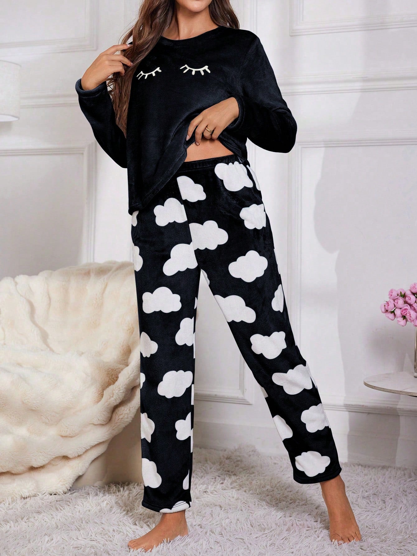 Conjunto de Pijama de Manga Longa de Flanela com Bordado de Cílios