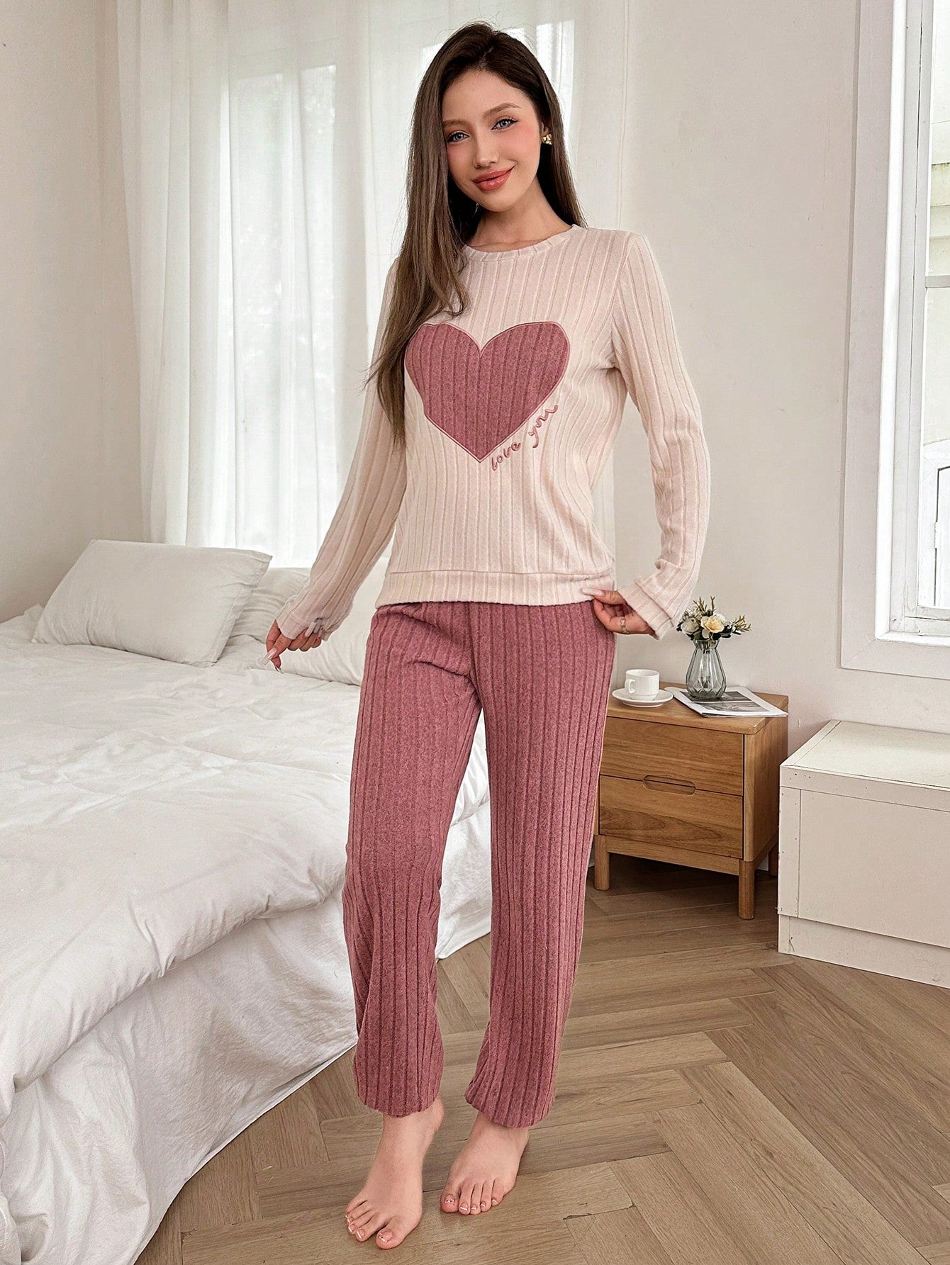 Dream Adore Conjunto de Pijama de Manga Longa com Decote Careca, Forrado Termicamente, com Bordado de Coração e Letra, Outono/Inverno