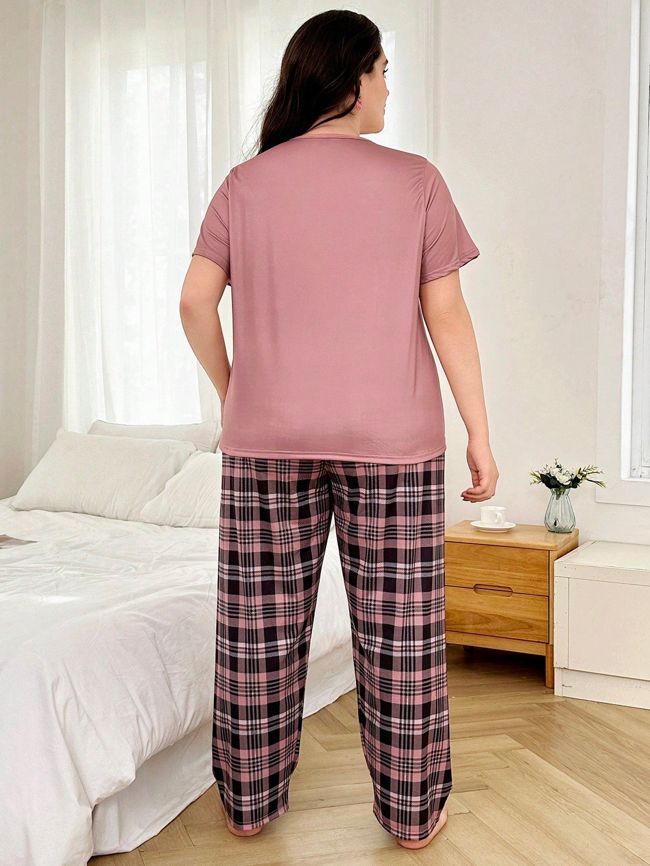Dream Adore Conjunto de Pijama Xadrez com Estampa de Coração de Gola Redonda, Manga Longa e Calça Longa em Plus Size