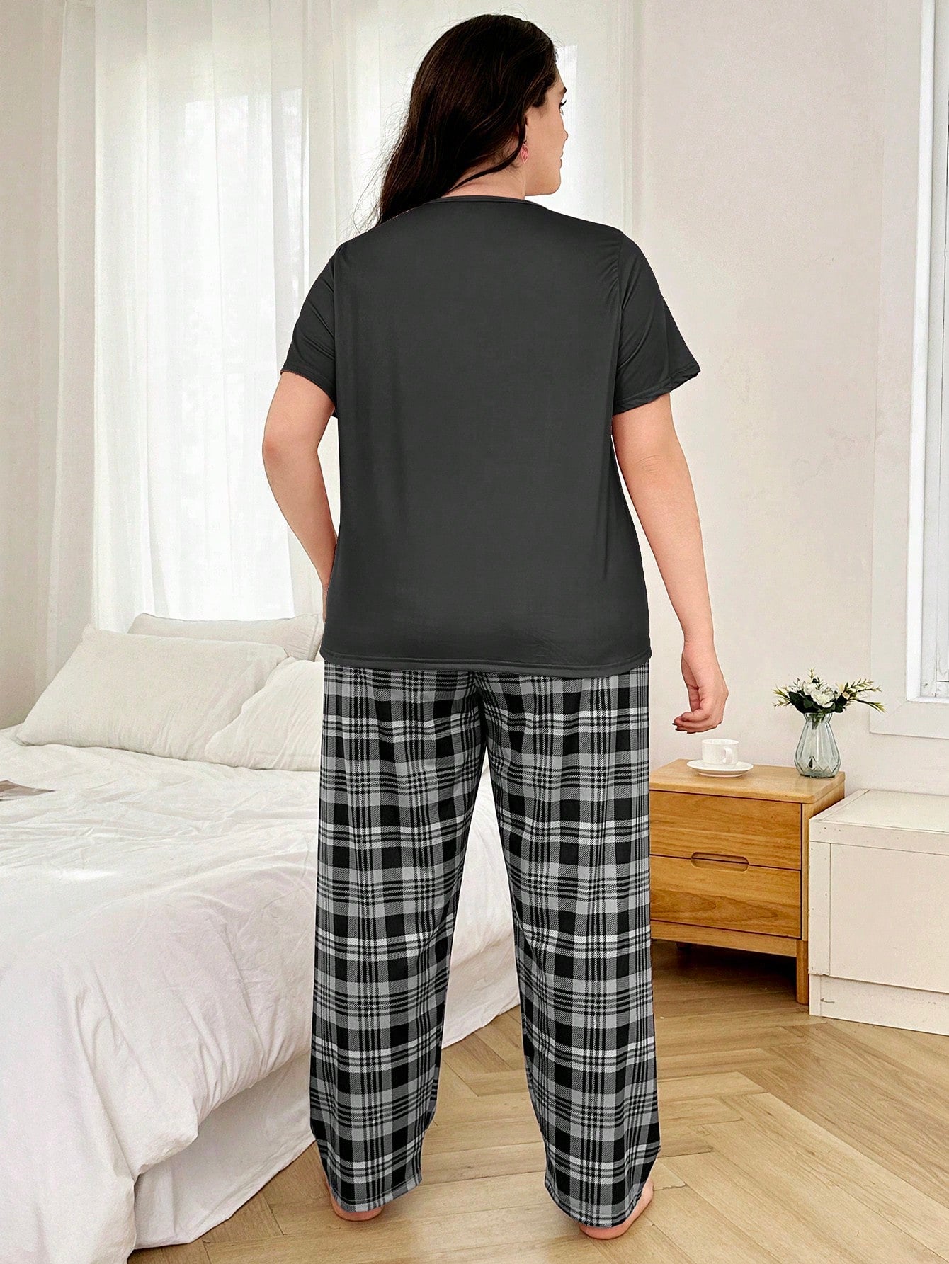 Dream Adore Conjunto de Pijama Xadrez com Estampa de Coração de Gola Redonda, Manga Longa e Calça Longa em Plus Size
