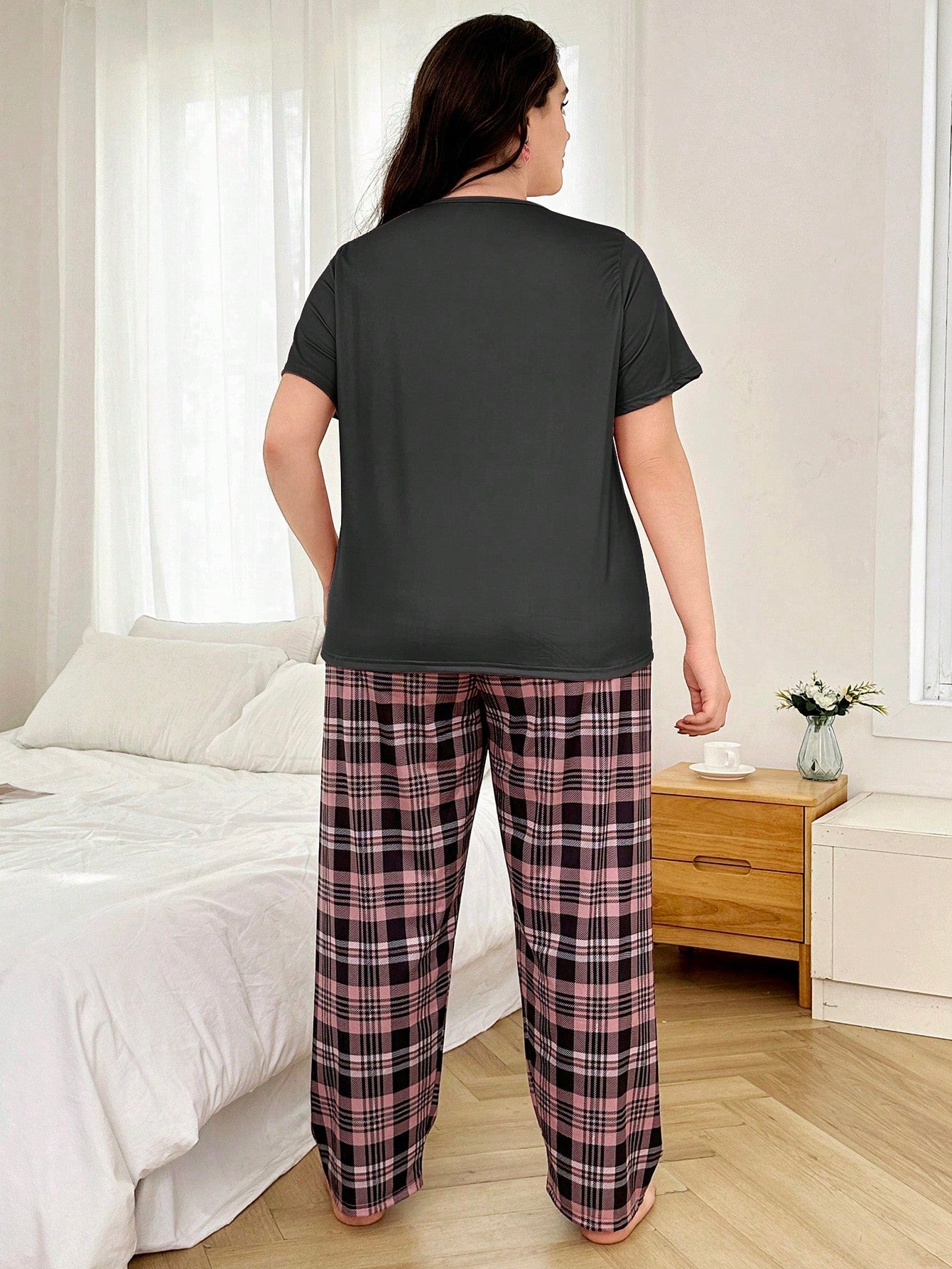 Dream Adore Conjunto de Pijama Xadrez com Estampa de Coração de Gola Redonda, Manga Longa e Calça Longa em Plus Size